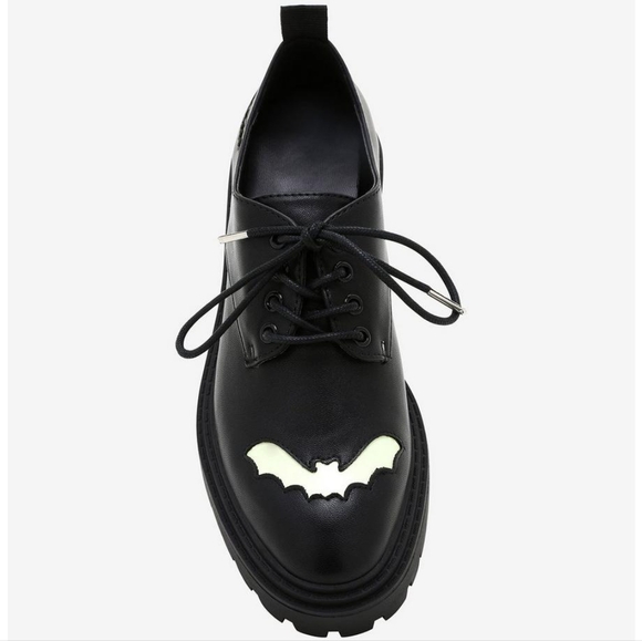Hot topic, women's Oxford glow in the dark bat shoes - Picture 3 of 4